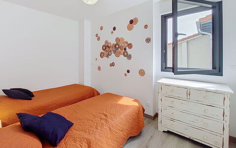 Les Alizés: Lit, Meubles, Design Intérieur, Chambre, Mur, Literie, Drap De Lit, Sol, Sol, Bois