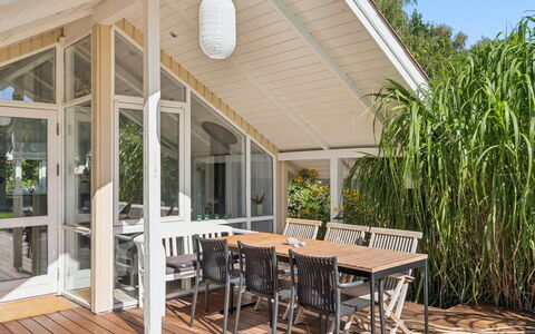 Thorolf - 625M from the Sea: Bois, Porche, Domicile, Porte, Plate-Forme, Ombre, Chalet, Dur, Plafond, Structure En Plein Air