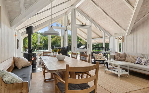 Thorolf - 625M from the Sea: Bois, Plafond, Meubles, Design Intérieur, Sol, Domicile, Sol, Porche, Parquet, Salon
