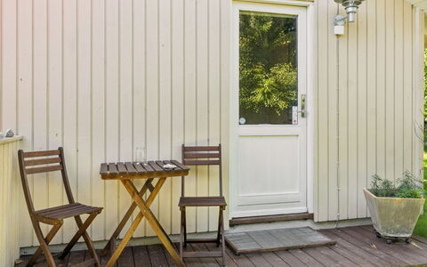 Thorolf - 625M from the Sea: Bois, Sol, Meubles, Sol, Porte, Tache De Bois, Dur, Planche, Batiments Jardin, Chaise