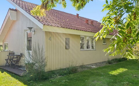 Thorolf - 625M from the Sea: Bois, Maison, Toit, Chalet, Domicile, Lot Terre, Arrière-Cour, Cour, Siding, Jardin