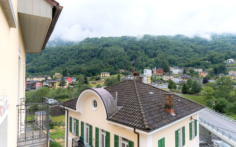 Acquarossa 13: Zone Résidentielle, Domicile, Maison, Établissements Humains, Balcon, Banlieue, Village, Village De Montagne