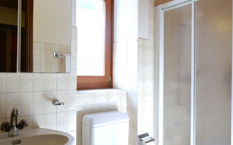 Ca' Angiulin: Lavabo, Mur, Luminaire Plomberie, Sol, Salle De Bains, Design Intérieur, Sol, Évier, Bois, Robinet