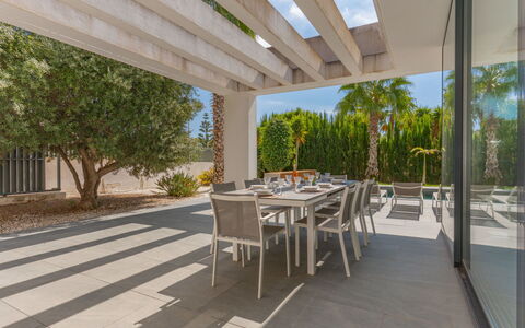 Azure: Ombre, Mobilier De Jardin, Jardin, Aménagement Paysager, Béton, Chaise, Cour, Eco Hôtel, Structure En Plein Air, Patio