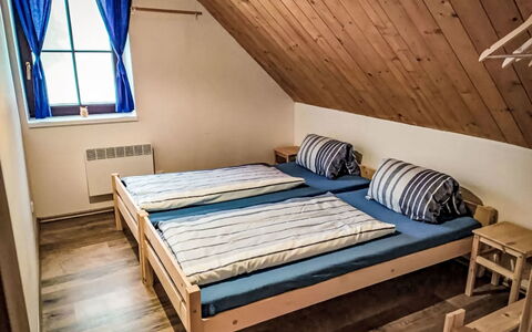 Donut Retreat 1: Bois, Domicile, Chambre, Sol, Chalet, Dur, Cadre De Lit, Lit, Parquet, Drap De Lit