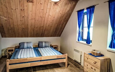 Donut Retreat 1: Bois, Chambre, Lit, Meubles, Parquet, Design Intérieur, Sol, Sol, Drap De Lit, Domicile