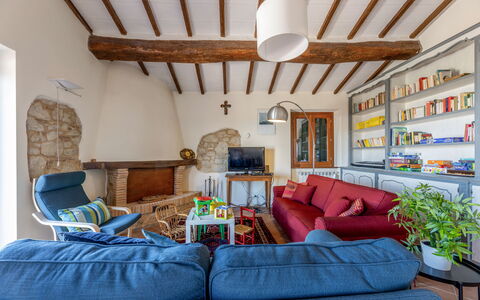 Il Melograno Apartament: Meubles, Design Intérieur, Mur, Bois, Canapé, Sol, Pièce, Salon, Plafond, Chaise