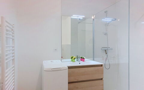 Alp'In: Sol, Design Intérieur, Sol, Luminaire Plomberie, Armoire De Toilette, Salle De Bains, Cabinetry, Plomberie, Robinet, Pièce