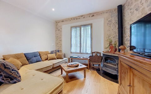 Maison de Village Manolsi: Meubles, Design Intérieur, Sol, Mur, Canapé, Sol, Bois, Plafond, Pièce, Salon