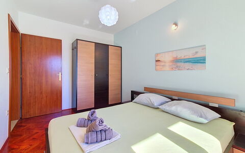 Marina 115: Design Intérieur, Sol, Sol, Chambre, Bois, Lit, Meubles, Plafond, Pièce, Literie