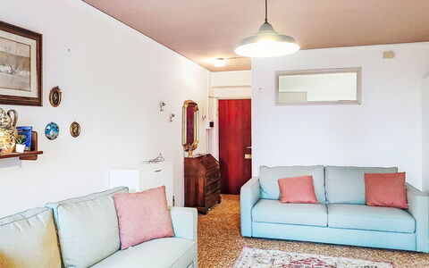 La Collina: Meubles, Design Intérieur, Canapé, Mur, Sol, Sol, Pièce, Salon, Plafond, Appartement