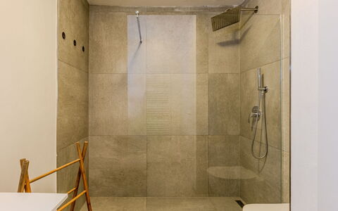 Casa Panoramica: Sol, Mur, Sol, Design Intérieur, Luminaire Plomberie, Tete De Douche, Salle De Bains, Plafond, Tuile, Composite