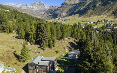 Crestun Design Duplex: Montagnes Relief, Montagne, Colline, Montagnes, Maison, Chaîne De Montagnes, Paysage, Chalet, Zone Rurale, Domicile