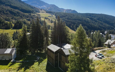 Crestun Design Duplex: Montagnes Relief, Colline, Montagne, Maison, Montagnes, Paysage, Zone Rurale, Chaîne De Montagnes, Chalet, Domicile