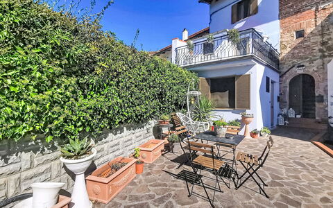 Le Fonti Terrazza: Mur, Pot De Fleur, Plante D'Appartement, Balcon, Ombre, Cour, Dalle, Hacienda, Arrière-Cour