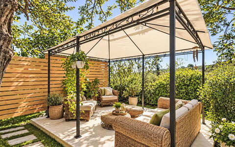 Le Fonti Terrazza: Meubles, Jardin, Mobilier De Jardin, Canopée, Belvédère, Tableau De Plein Air, Table, Ombre, Arrière-Cour