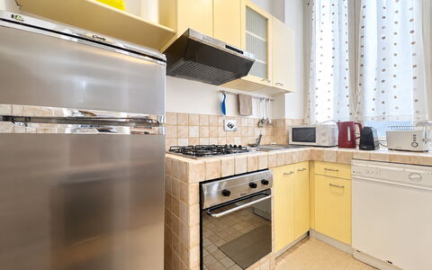 Appartamento Chiavari, Roma: Appareil De Cuisine, Cuisine, Principaux Appliance, Comptoir, Sol, Cuisinière, Électroménager, Bois, Sol, Cabinetry