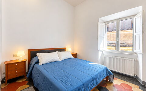 Appartamento Chiavari, Roma: Sol, Sol, Bois, Design Intérieur, Chambre, Lit, Plafond, Pièce, Drap De Lit, Cadre De Lit