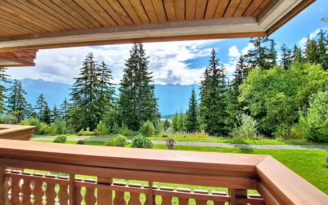Crans-Montana 480: Meubles, Design Intérieur, Sol, Plafond, Sol, Chaise, Pièce, Éclairage, Table, Table Cuisine Et Salle A Manger