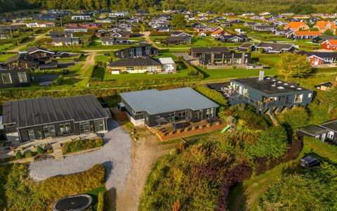 Gerwendil - 220M from the Sea: Meubles, Design Intérieur, Sol, Plafond, Sol, Chaise, Pièce, Éclairage, Table, Table Cuisine Et Salle A Manger