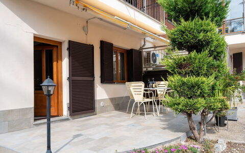 Nada: Meubles, Design Intérieur, Sol, Plafond, Sol, Chaise, Pièce, Éclairage, Table, Table Cuisine Et Salle A Manger