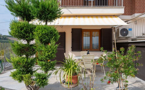 Nada: Meubles, Design Intérieur, Sol, Plafond, Sol, Chaise, Pièce, Éclairage, Table, Table Cuisine Et Salle A Manger