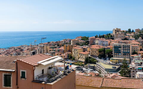Sanremo Seaview: Meubles, Design Intérieur, Sol, Plafond, Sol, Chaise, Pièce, Éclairage, Table, Table Cuisine Et Salle A Manger