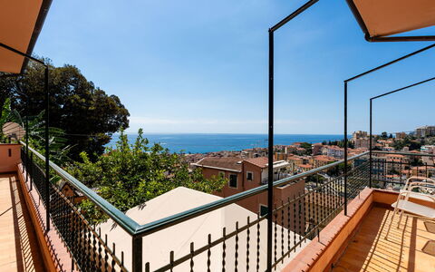 Sanremo Seaview: Meubles, Design Intérieur, Sol, Plafond, Sol, Chaise, Pièce, Éclairage, Table, Table Cuisine Et Salle A Manger