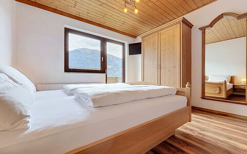 Gästehaus Kurz: Sol, Chambre, Literie, Lit, Cadre De Lit, Linge, Drap De Lit, Dur, Matelas, Parquet