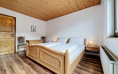 Gästehaus Kurz: Sol, Chambre, Literie, Lit, Cadre De Lit, Linge, Drap De Lit, Dur, Matelas, Parquet