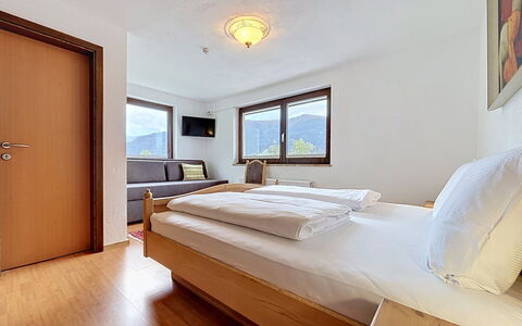 Gästehaus Kurz: Sol, Chambre, Literie, Lit, Cadre De Lit, Linge, Drap De Lit, Dur, Matelas, Parquet
