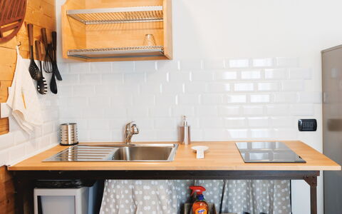 Lagomonti Apartments: Sol, Chambre, Literie, Lit, Cadre De Lit, Linge, Drap De Lit, Dur, Matelas, Parquet