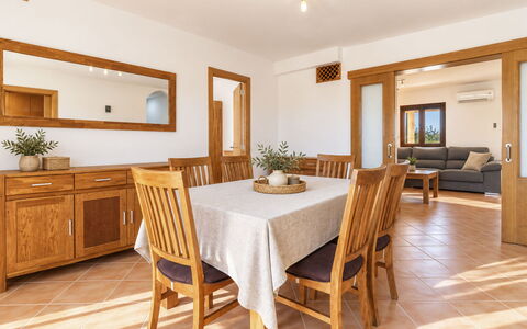 Hort Den Fideu: Sol, Chambre, Literie, Lit, Cadre De Lit, Linge, Drap De Lit, Dur, Matelas, Parquet