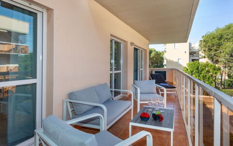 Montserrada: Sol, Chambre, Literie, Lit, Cadre De Lit, Linge, Drap De Lit, Dur, Matelas, Parquet
