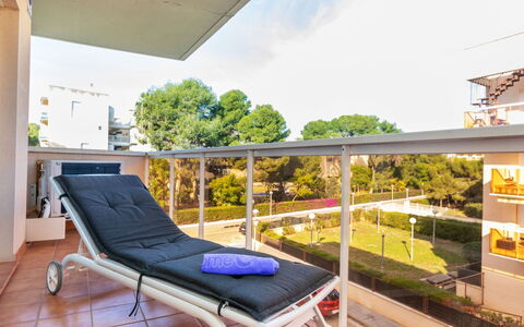Montserrada: Sol, Chambre, Literie, Lit, Cadre De Lit, Linge, Drap De Lit, Dur, Matelas, Parquet
