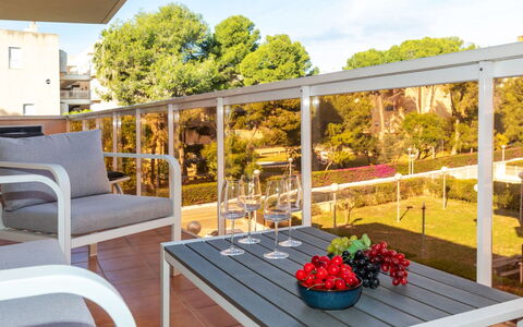 Montserrada: Sol, Chambre, Literie, Lit, Cadre De Lit, Linge, Drap De Lit, Dur, Matelas, Parquet