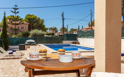 Villa Danou: Sol, Chambre, Literie, Lit, Cadre De Lit, Linge, Drap De Lit, Dur, Matelas, Parquet