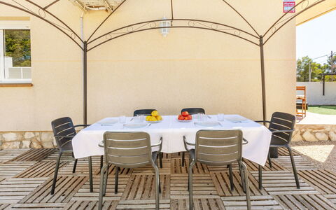 Villa Danou: Sol, Chambre, Literie, Lit, Cadre De Lit, Linge, Drap De Lit, Dur, Matelas, Parquet