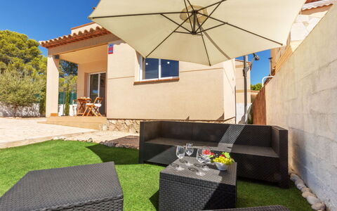 Villa Danou: Sol, Chambre, Literie, Lit, Cadre De Lit, Linge, Drap De Lit, Dur, Matelas, Parquet