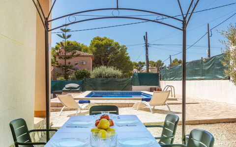 Villa Danou: Sol, Chambre, Literie, Lit, Cadre De Lit, Linge, Drap De Lit, Dur, Matelas, Parquet