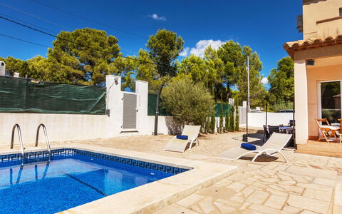 Villa Danou: Sol, Chambre, Literie, Lit, Cadre De Lit, Linge, Drap De Lit, Dur, Matelas, Parquet