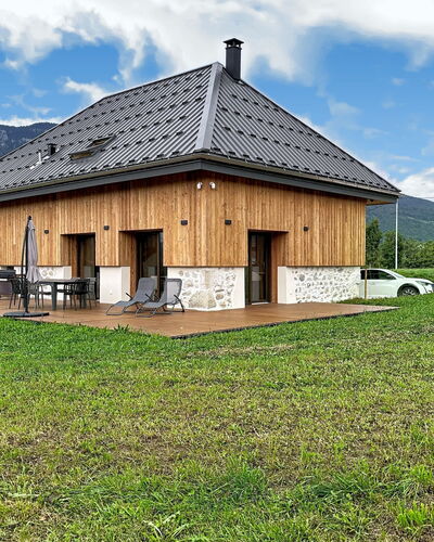La Grange à Luc: Bois, Chalet, Siding, Cabane En Rondins, Tache De Bois, Dur, Planche, Lumber, Matériau Naturel, Batiments Jardin