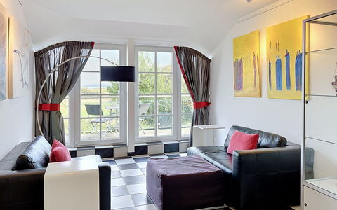 Moderne Zeiten: Meubles, Design Intérieur, Sol, Sol, Canapé, Salon, Appartement, Plafond, Pièce, Domicile