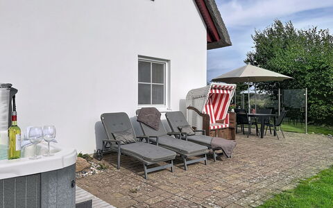 Moderne Zeiten: Meubles, Mobilier De Jardin, Chaise, Maison, Domicile, Toit, Jardin, Tableau De Plein Air, Chalet, Pelouse