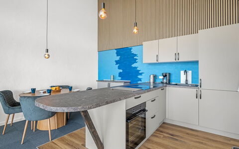 Zuhra - 50M to the Fjord: Sol, Design Intérieur, Meubles, Bois, Sol, Comptoir, Cuisine, Plafond, Éclairage, Pièce