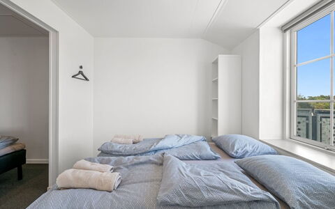Zuhra - 50M to the Fjord: Sol, Sol, Meubles, Mur, Design Intérieur, Chambre, Bois, Plafond, Lit, Pièce