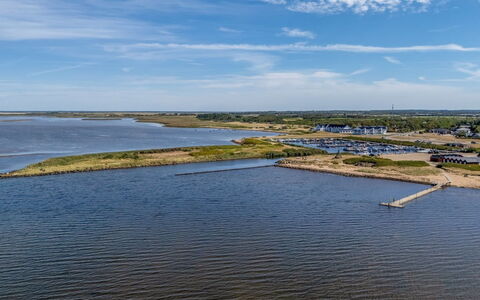 Zuhra - 50M to the Fjord: Ressources En Eau, L'Eau, Plan D'Eau, Côte, Voie Navigable, Cotiers Et Relief Océaniques, Paysage Naturel, Banque, Horizon, Canal
