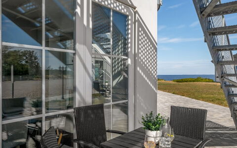 Apsolon - 50M to the Fjord: Composite, Métal, Ombre, Daylighting, Verre, Balcon, Aluminium, Mobilier De Jardin