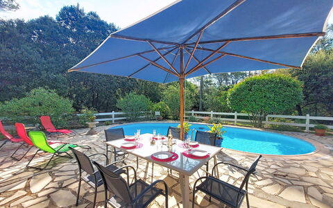Moun Pantai: Meubles, Parapluie, Mobilier De Jardin, Chaise, Table, Piscine, Tableau De Plein Air, Ombre, Table Cuisine Et Salle A Manger, Loisir