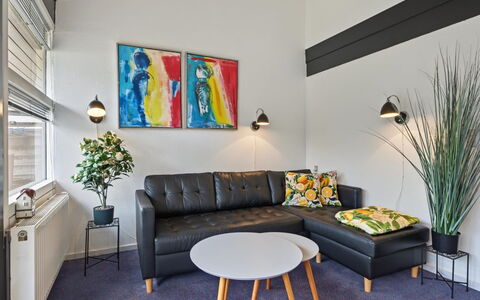 Kielo - 700M from the Sea: Meubles, Design Intérieur, Sol, Canapé, Mur, Sol, Bois, Salon, Plafond, Pièce